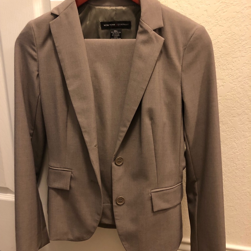 2 piece pant suit New York & Company